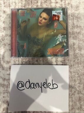 Taylor Swift The Life of a Showgirl CD with signed photo, Photo 1